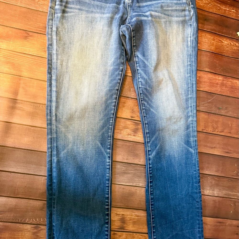 Buckle Women's Straight Leg Jeans in Medium Blue Fade